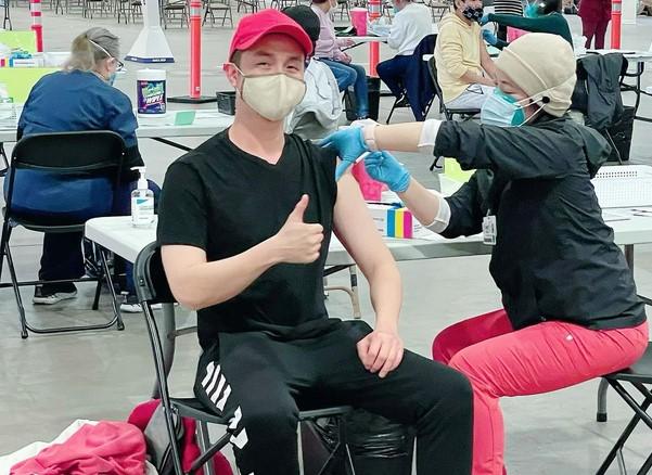 Nhật Tinh Anh là nghệ sĩ Việt đầu tiên được tiêm Vaccine ngừa Covid-19 ở Mỹ