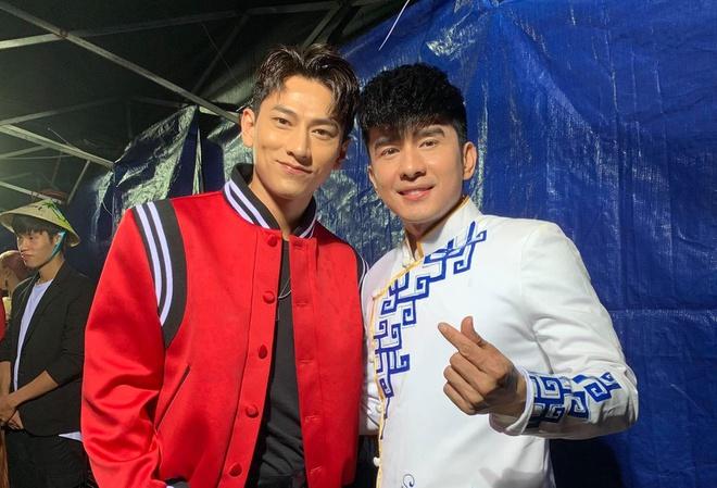 Ca sĩ Đan Trường ở tuổi 44: "Trẻ mãi không già", chụp cùng ai là người ấy bị "dìm"