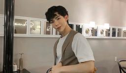 Erik khoe phong cách có phần "nữ tính" với kiểu tóc mới