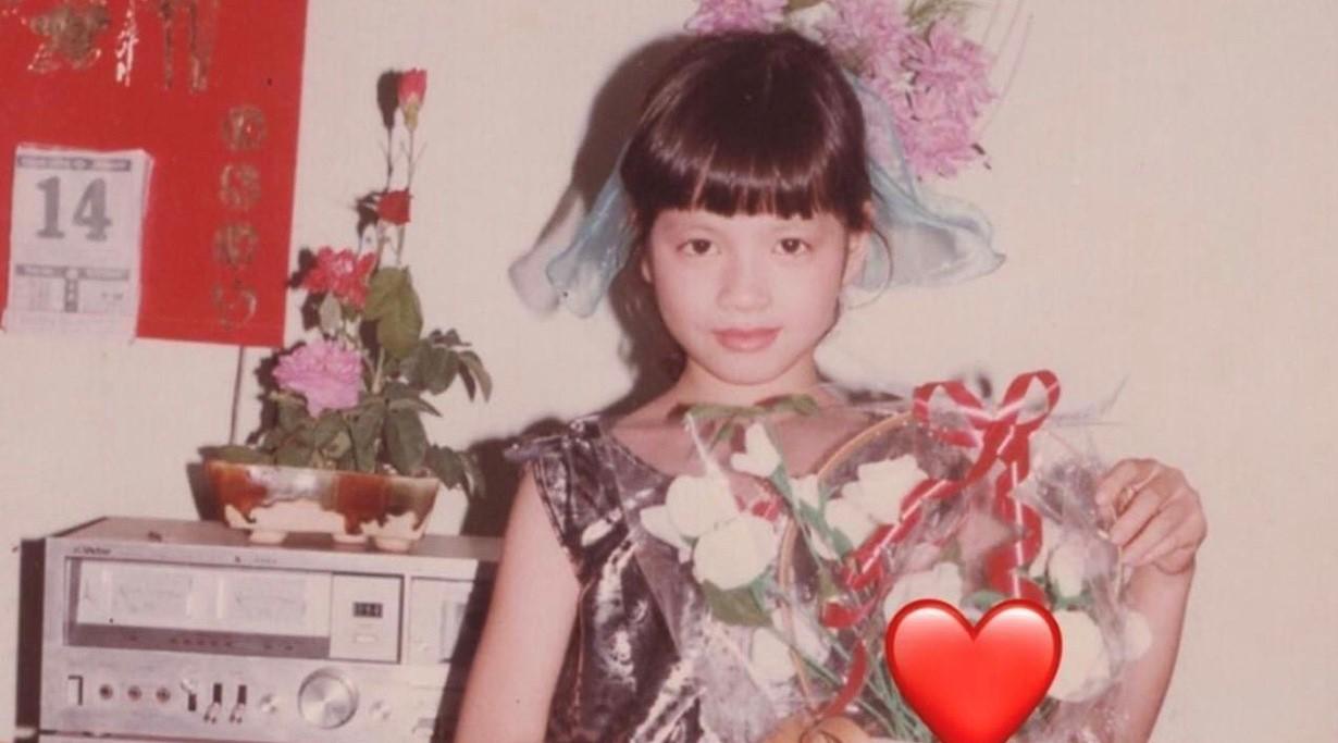 Lý Nhã Kỳ khoe ảnh chứng minh xinh đẹp và điệu từ bé