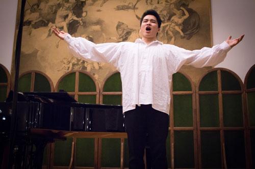 Nam ca sĩ gốc Ninh Bình được đặc cách nhập tịch Hungary vì quá tài năng