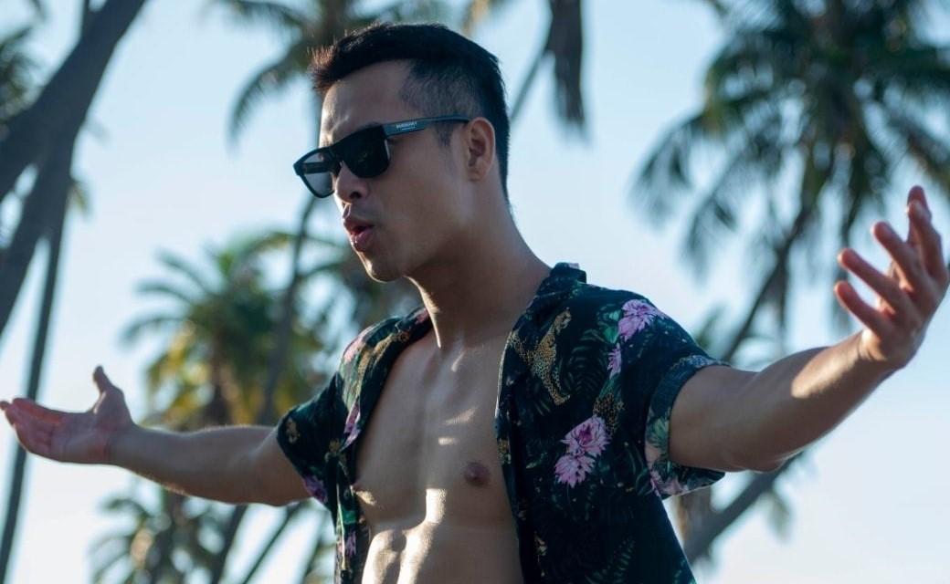 Vừa thông báo tham gia Running Man Việt mùa 2, Trương Thế Vinh vội khoe body cơ bắp cuồn cuộn