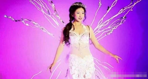 Ảnh thời sinh viên của Triệu Lộ Tư: Mũi cao, mắt sáng, dáng xinh