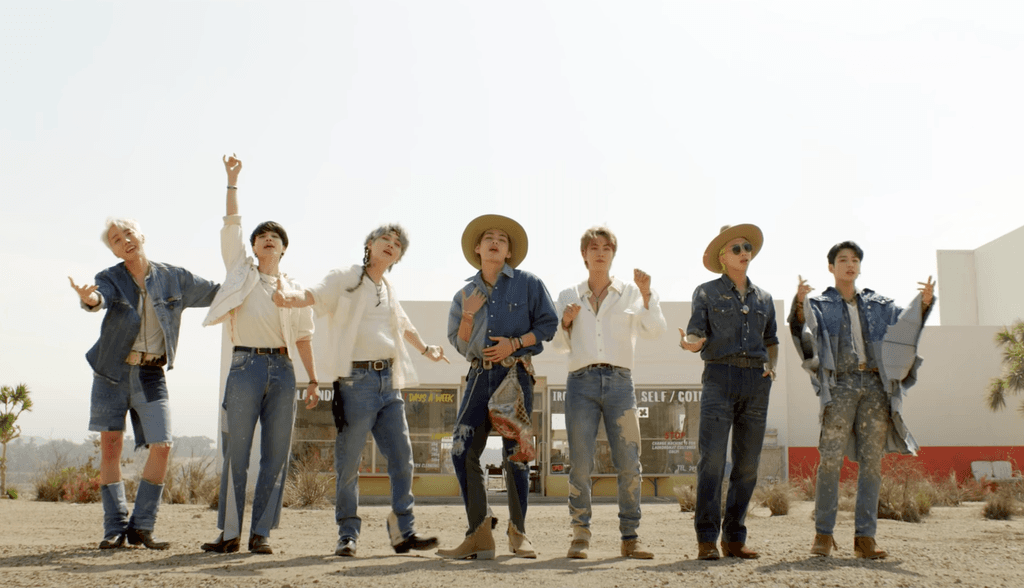 BTS hóa thành những chàng trai cao bồi trong MV "Permission to Dance"