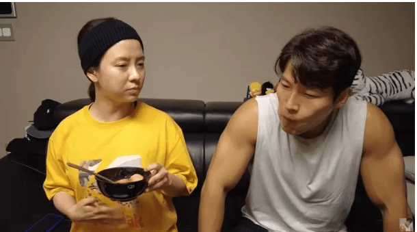 "Mợ ngố" Ji Hyo thú nhận làm điều này khi cô đơn và phản ứng bất ngờ từ fan