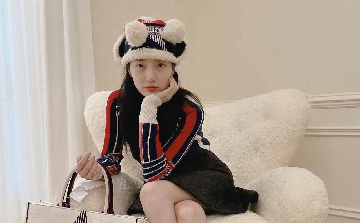 Suzy hào hứng diện quà Trung thu được tặng từ Dior: Mùa đông đến rồi!