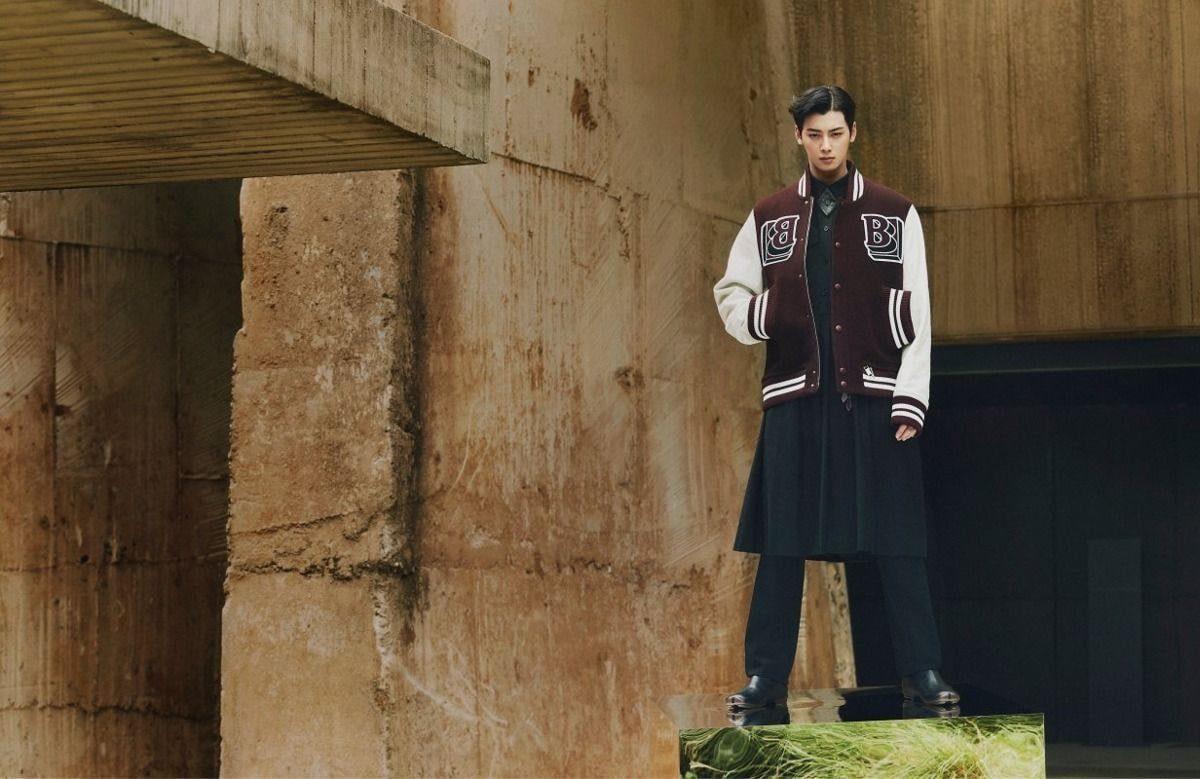 Nam thần "True Beauty" Cha Eun Woo mặc váy lên bìa tạp chí Bazaar