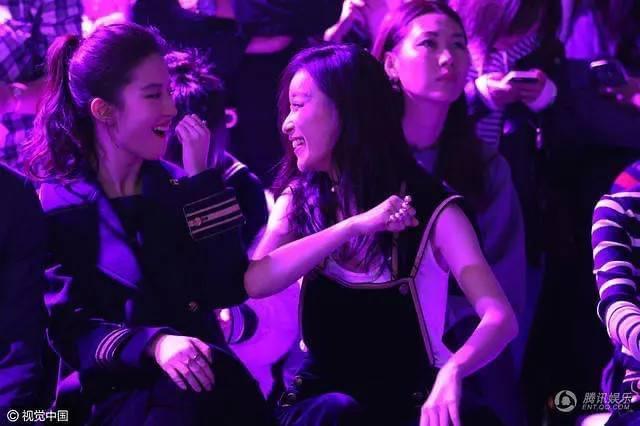 Có một Nghê Ni rất khác khi ở cạnh "chị đẹp" Lưu Diệc Phi