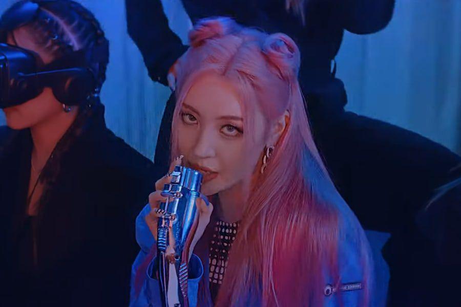Sunmi nhuộm tóc hồng cá tính trong MV mới "Go Or Stop?"