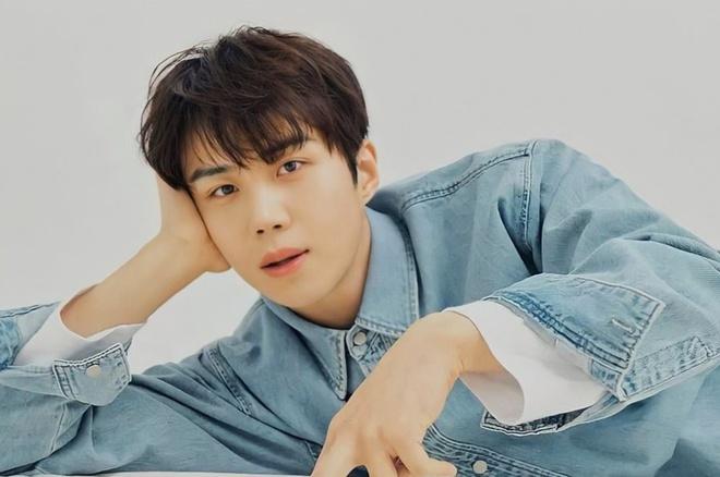 Công ty Kim Seon Ho chính thức lên tiếng về lùm xùm tình ái