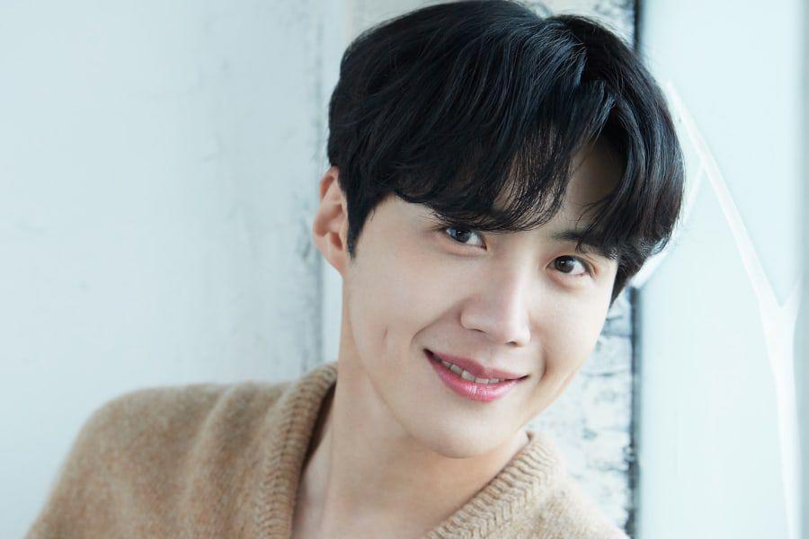 Rộ tin Kim Seon Ho bị bạn gái cũ "gài" có bầu, bị công ty chơi xấu