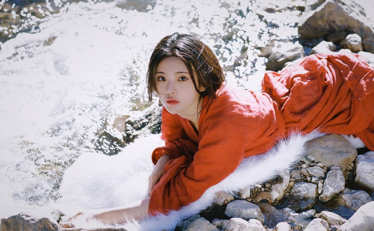 Dương Siêu Việt tung bộ ảnh cổ trang đẹp như "thần tiên tỷ tỷ"