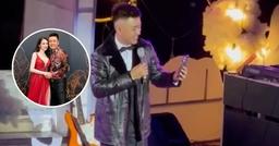 Đang hát trên sân khấu thì vợ gọi điện, Tuấn Hưng không dám tắt máy mà vừa facetime vừa hát tiếp