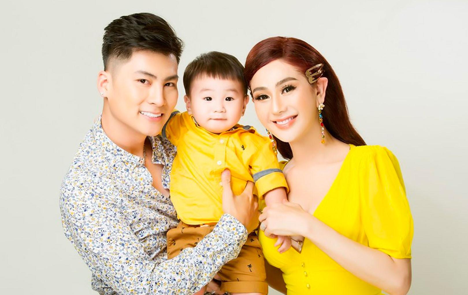 Vừa ly hôn được 1 tháng, Lâm Khánh Chi “xin phép” con cho lấy chồng mới