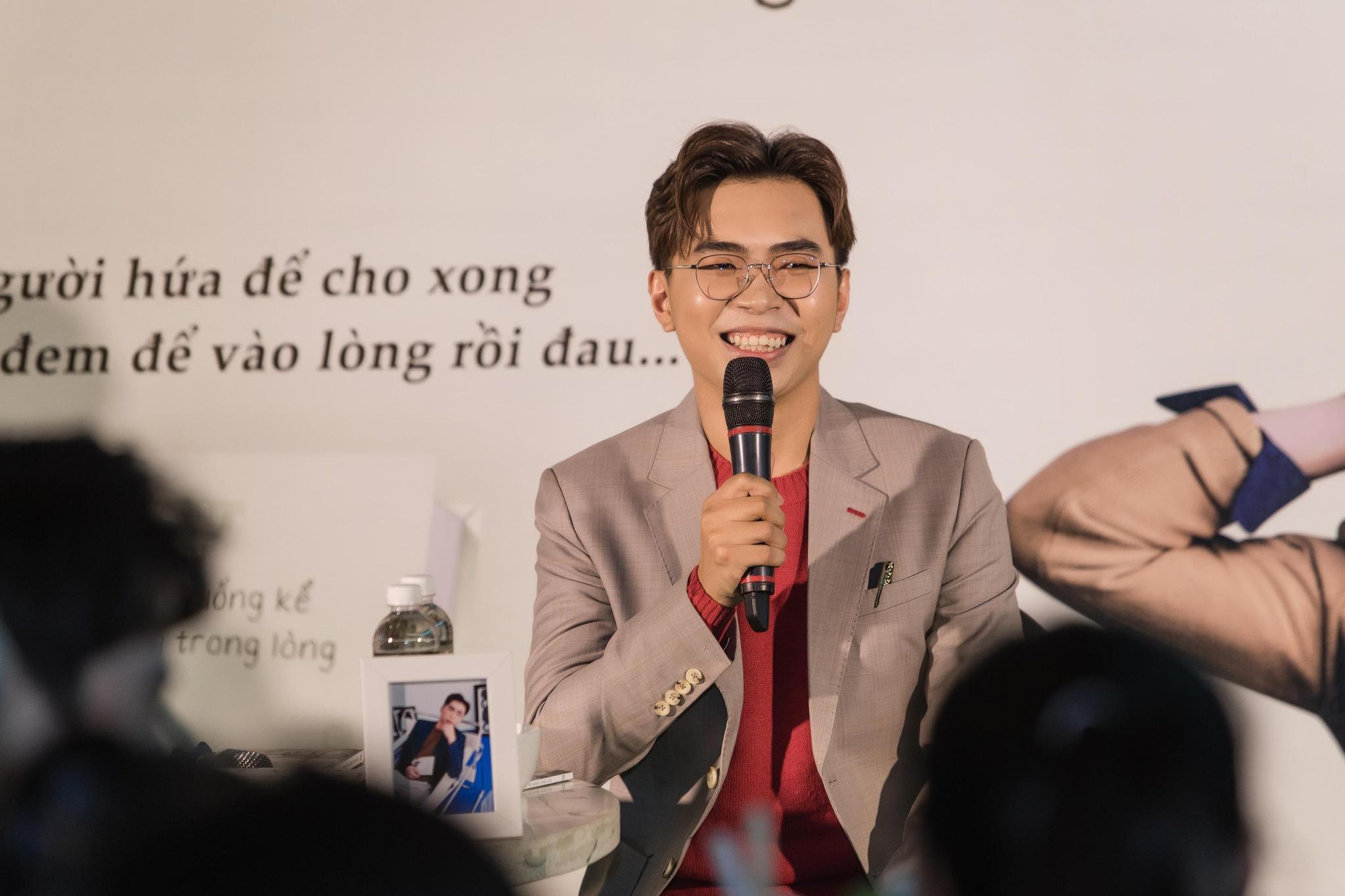 Minh Dự: Trên sân khấu là "thánh chửi", ngoài đời là giảng viên đại học, theo đuổi bằng Thạc sĩ