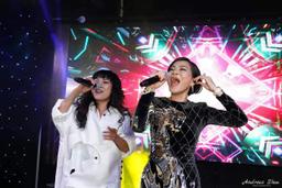 Phương Thanh và Thu Minh lâu lâu mới tái ngộ, hát sung cỡ nào mà suýt nữa cảnh sát Mỹ ập vào