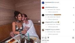 Kim Kardashian khoe ảnh hôn bạn trai trong bữa ăn, ánh mắt tình trẻ mới là thứ gây chú ý