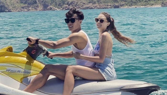 Bất chấp ồn ào kiện tụng với CLB TP.HCM, Bùi Tiến Dũng đưa bạn gái Tây đi chơi biển