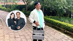 Quyền Linh dép tổ ong, áo quần xộc xệch cầm túi hiệu đứng ngoài đường chờ vợ