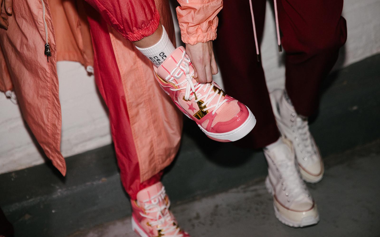 Sneaker cao cổ - item không thể thiếu cho phong cách trẻ trung