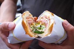 4 tiệm bánh mì ngon tiếng "đắt xắt ra miếng", ngon chắng kém bánh mì Huỳnh Hoa