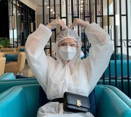 Thời trang sao việt mùa Covid: Hari Won siêu chất, Chi Pu kín mít vẫn xinh