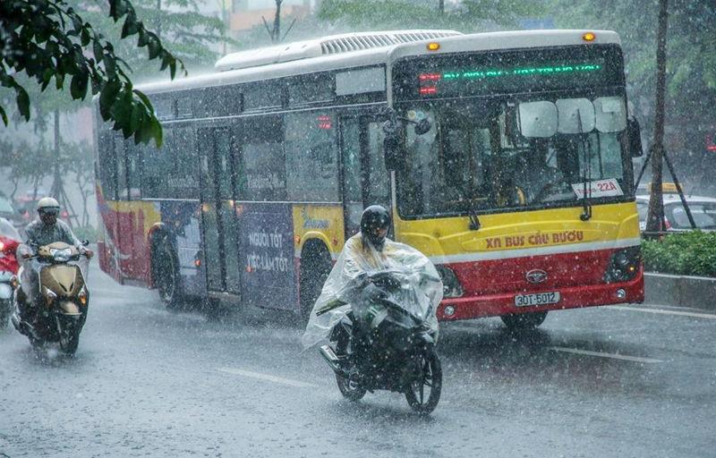 Bắc Bộ tiếp tục hứng mưa dông ngày đầu tuần