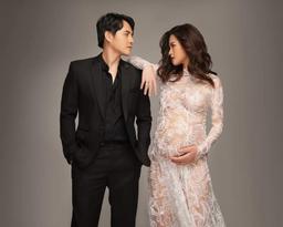 Đông Nhi mặc váy xuyên thấu tung bộ ảnh khoe bụng bầu táo bạo cuối thai kỳ