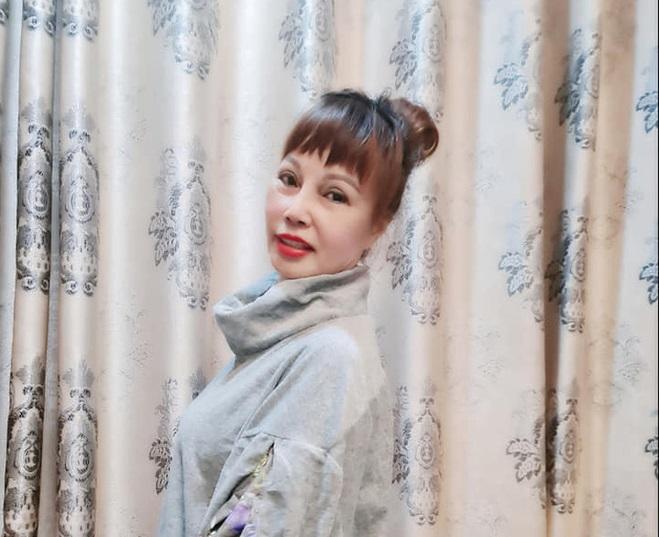 Cô dâu 62 tuổi tự tin khoe diện mạo mới sau cuộc “đại phẫu” bị biến chứng lệch mặt