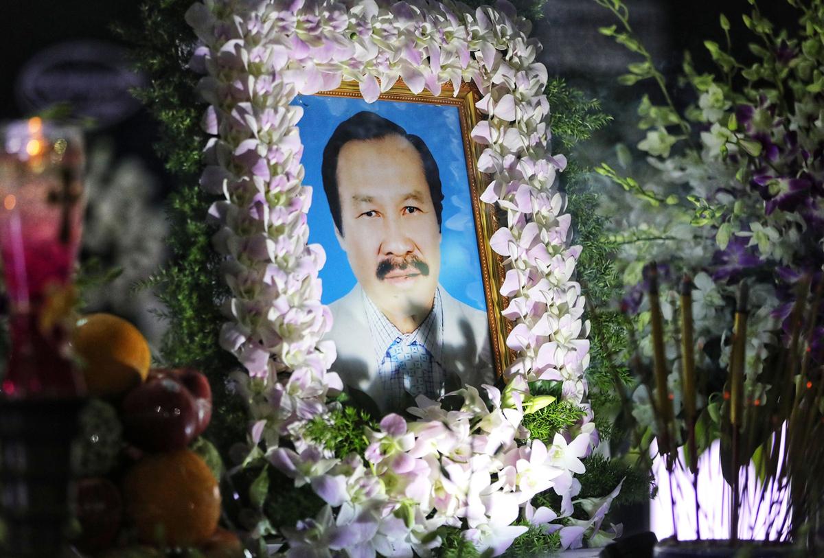 Đông đảo nghệ sĩ đến viếng tang tài tử Lý Huỳnh