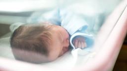 Em bé 4 tháng tuổi bị bỏ rơi vì nhiễm Covid-19