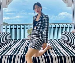 Học sao Việt sắm cả cây vải tweed “xinh ngất ngây”