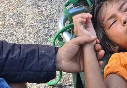 Cứu sống kỳ diệu 3 cháu bé và 30 người khác trong vụ sạt lở đất ở Trà Leng