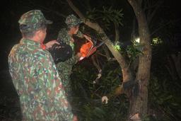 Sạt lở đất vùi lấp 53 người ở Quảng Nam: Quân đội xuyên đêm thông đường