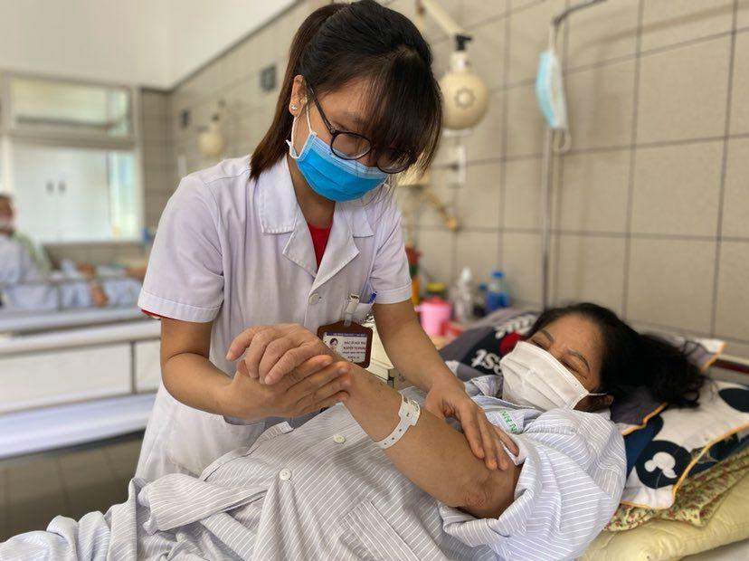 Báo động lạm dụng corticoid gây hậu quả nặng nề