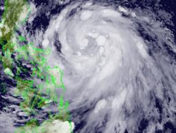 Bão số 13 Vamco mạnh thêm 4 cấp trước khi vào Biển Đông