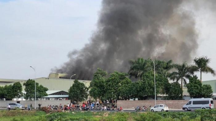 Bắc Ninh: Cháy lớn tại cụm KCN, 3 người bị thương nặng