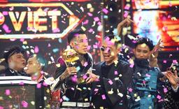 Dế Choắt vượt qua "quái vật" GDucky trở thành Quán quân Rap Việt