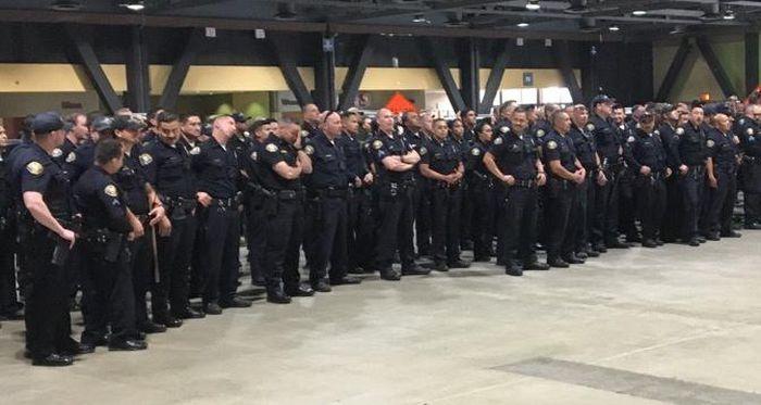 Gần 300 cảnh sát California tham gia sự kiện "siêu lây nhiễm" Covid-19