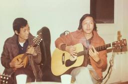 Anh trai chia sẻ những hình ảnh cố nghệ sĩ Chí Tài ngày đầu đến Mỹ