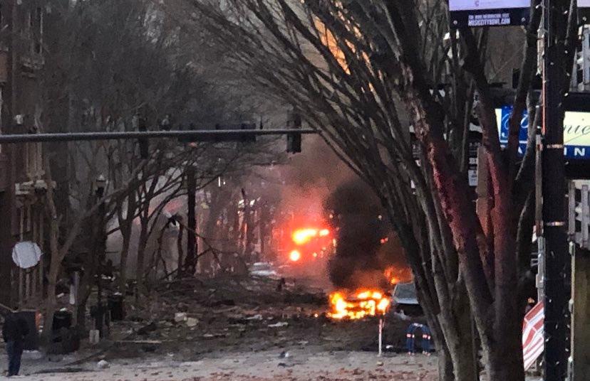 Mỹ xảy ra vụ nổ làm rung chuyển cả thành phố ngày Giáng sinh