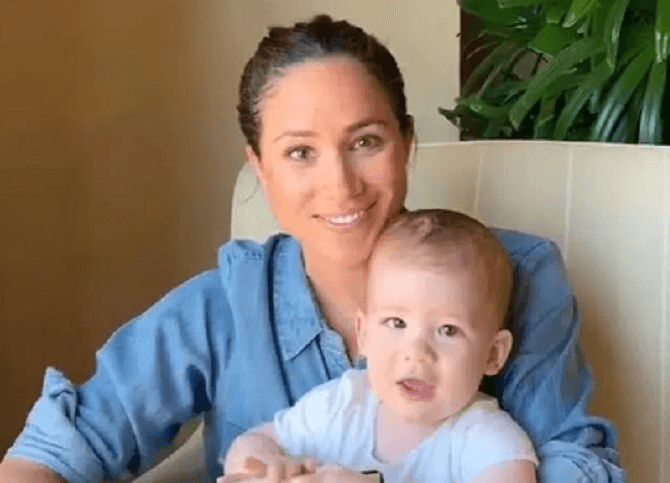 Meghan Markle lần đầu cho con trai Archie "lên sóng" theo hợp đồng triệu đô