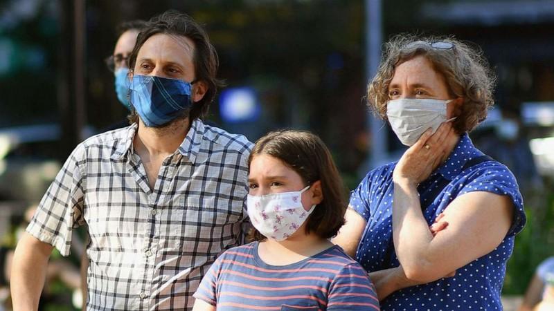 Tiêm vaccine Covid-19 rồi có cần đeo khẩu trang nữa không?