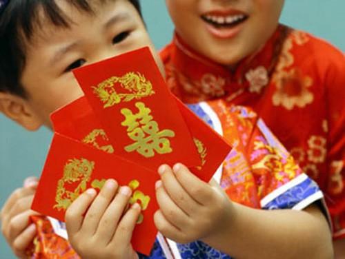 Tiền mừng tuổi năm mới có chứa mối nguy Covid-19 hay không?