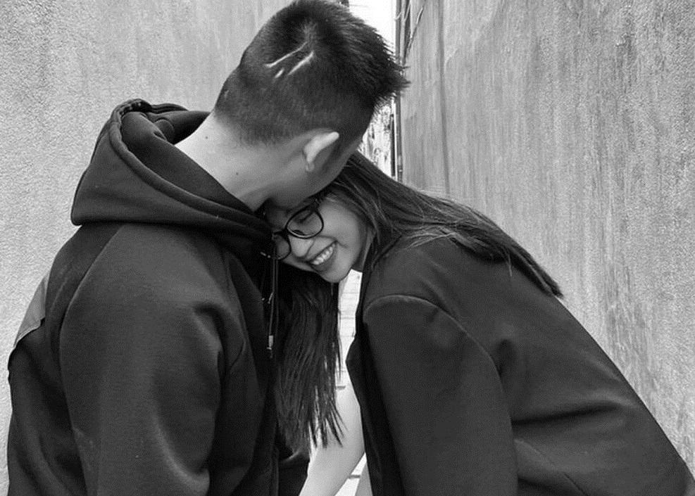 Hậu chia tay Quang Hải, Nhật Lê lần đầu công khai âu yếm tình mới