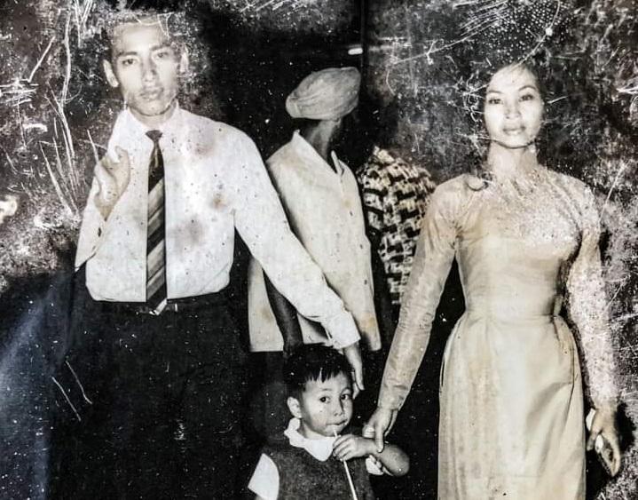 Lý Quí Khánh tung ảnh ông bà thời trẻ, nhìn là thấy sự quyền lực và giàu có