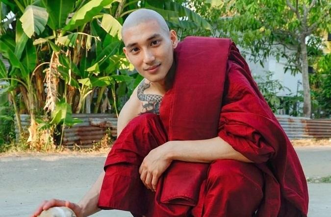 Mẫu nam Myanmar được ví như Aquaman đời thật cắt mái tóc dài để đi tu ngắn hạn