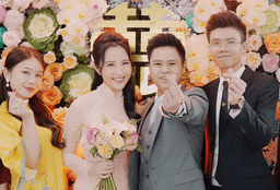 Thiếu gia Phan Thành công khai toàn bộ ảnh đám hỏi nhưng chiếm sóng lại là chiếc chìa khóa nhà của bố chú rể và nhẫn kim cương to hơn ngón tay của mẹ chồng cô dâu