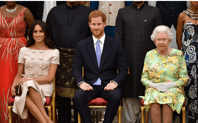 Hoàng tử Harry đưa ra tuyên bố sẽ không rời hoàng gia, Nữ hoàng Anh liền nhắc nhở