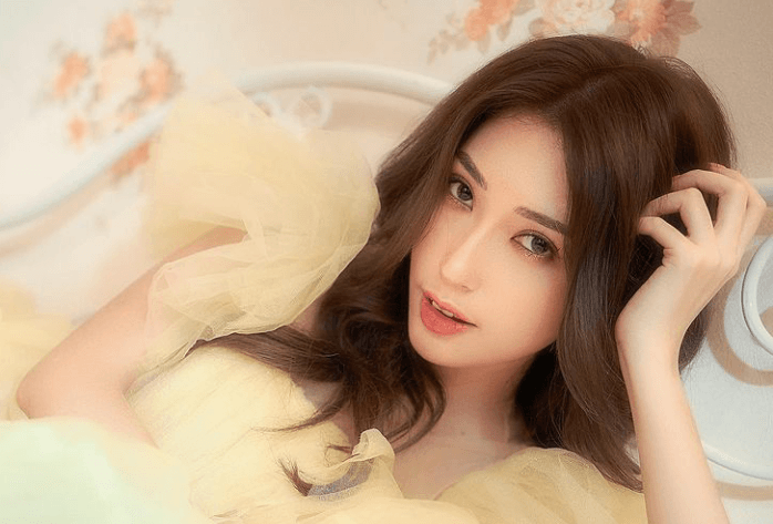 Sau khi hé lộ thời điểm kết hôn, Khổng Tú Quỳnh liên tục "tung thính": "Gặp anh là em phải yêu"